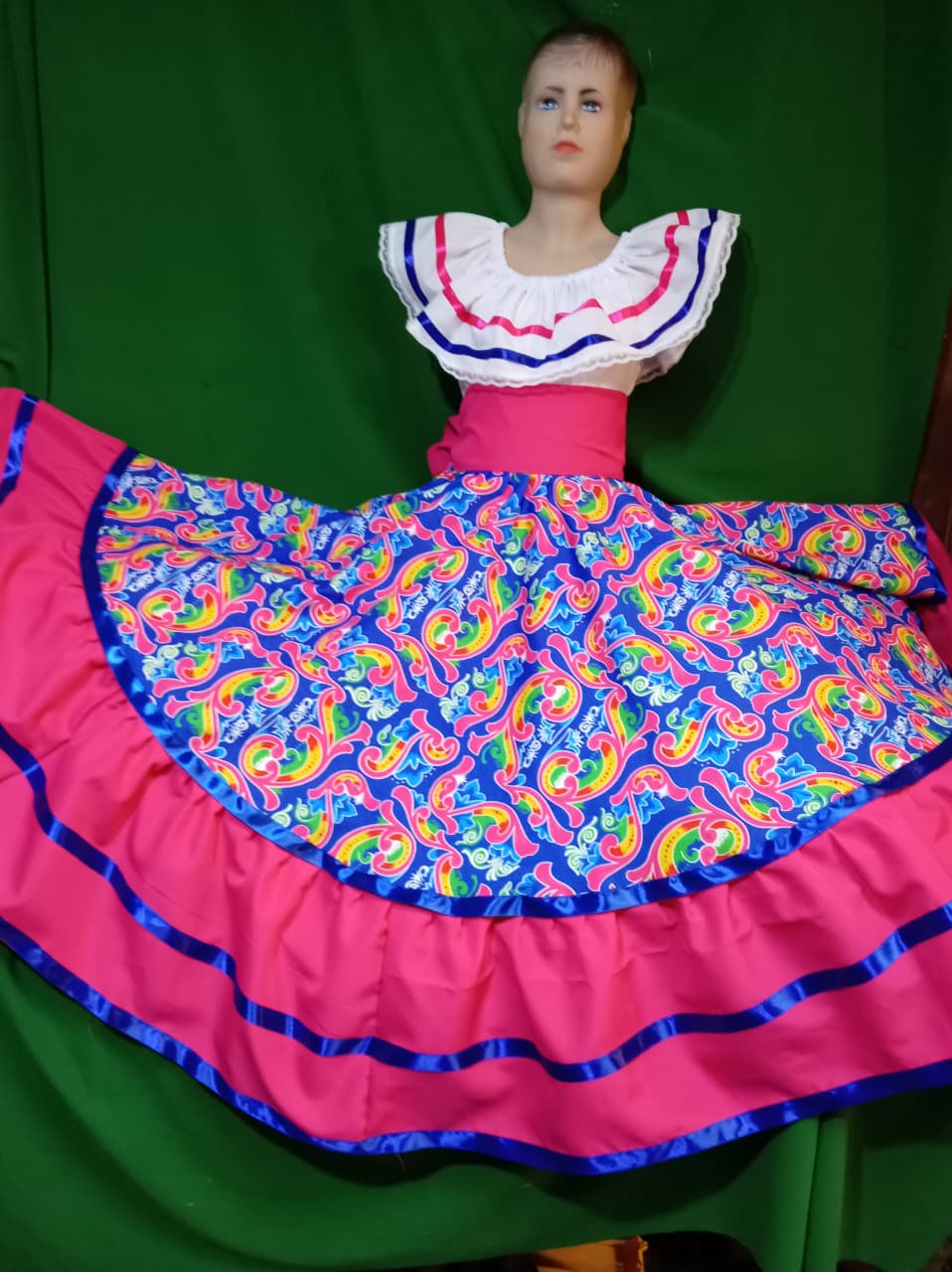 Vestido Tipico Rosado con Flores Tipicas
